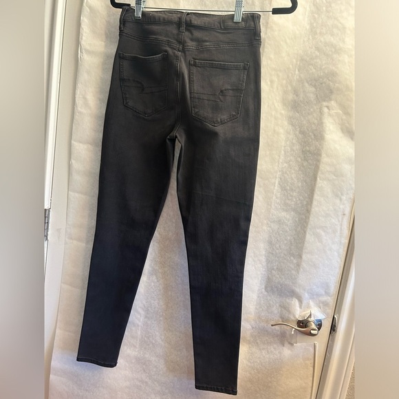 American Eagle Black Super Stretch Jeans w/Distressed Details NWT Sz-4short. U13 - Picture 4 of 12